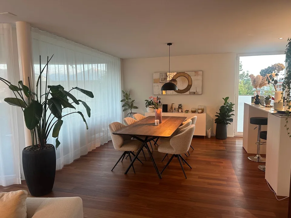 Moderne möblierte 4.5-Zimmer-Wohnung mit Aussicht in Zug – Foto 4 von 17
