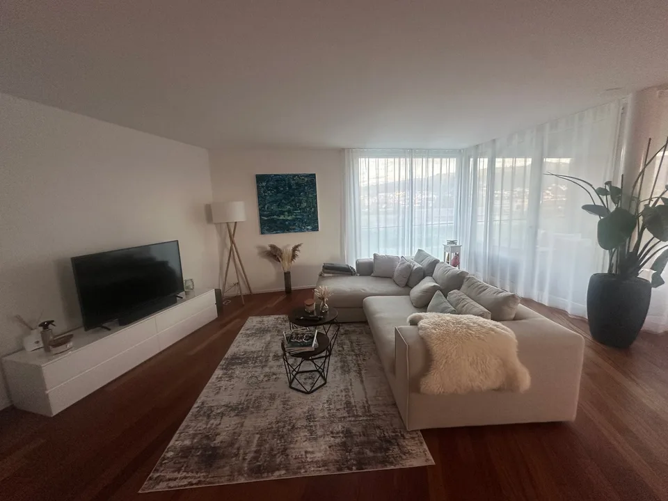 Moderne möblierte 4.5-Zimmer-Wohnung mit Aussicht in Zug – Foto 9 von 17