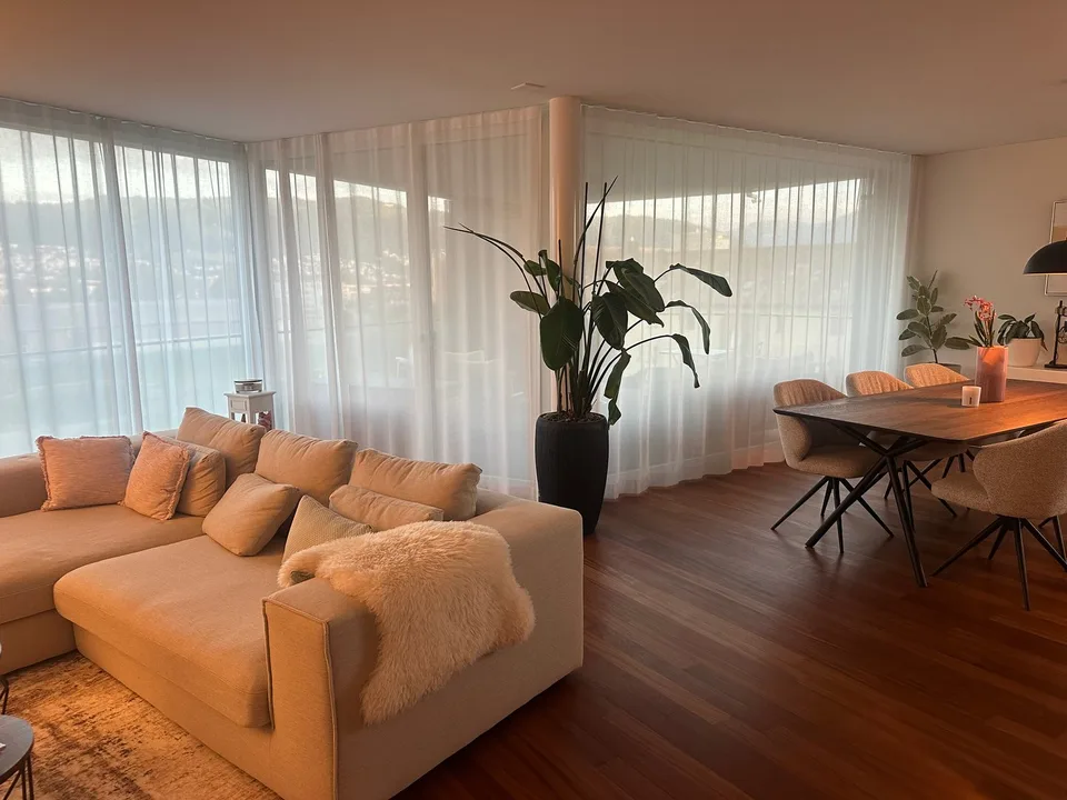 Moderne möblierte 4.5-Zimmer-Wohnung mit Aussicht in Zug – Foto 5 von 17