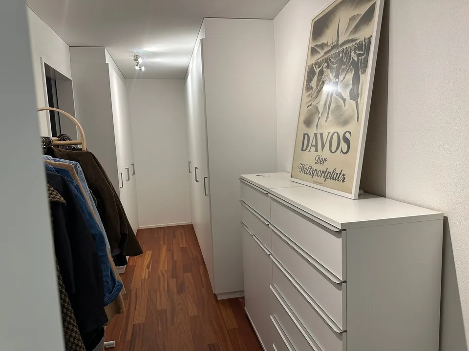 Moderne möblierte 4.5-Zimmer-Wohnung mit Aussicht in Zug – Foto 16 von 17