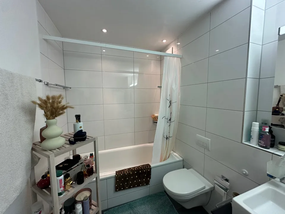 Moderne möblierte 4.5-Zimmer-Wohnung mit Aussicht in Zug – Foto 12 von 17