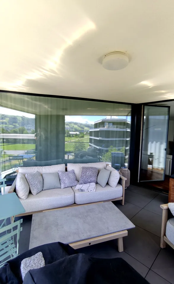 Moderne möblierte 4.5-Zimmer-Wohnung mit Aussicht in Zug – Foto 2 von 17