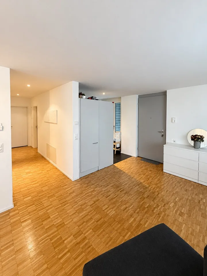 Wunderschöne 3.5-Zimmer-Wohnung mit grossem Privatgarten in Bassersdorf – Foto 5 von 12