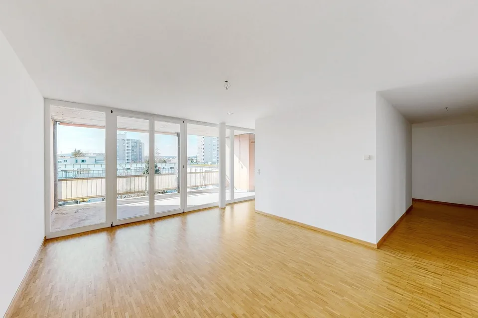 Schöne Wohnung mit grossem Balkon – Foto 2 von 8