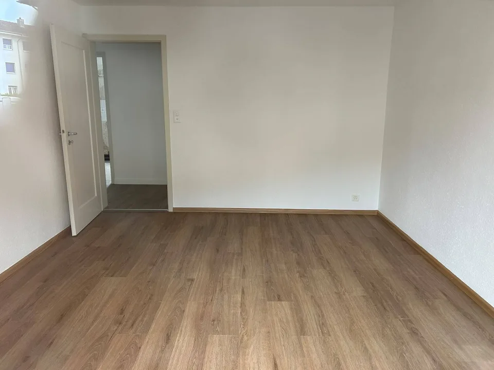 Frisch sanierte 3-Zimmer-Wohnung mit Balkon im Herzen von Reinach – Foto 6 von 8