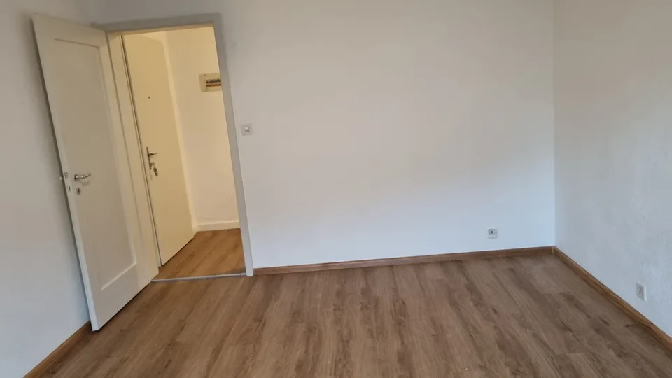 Frisch sanierte 3-Zimmer-Wohnung mit Balkon im Herzen von Reinach – Foto 8 von 8