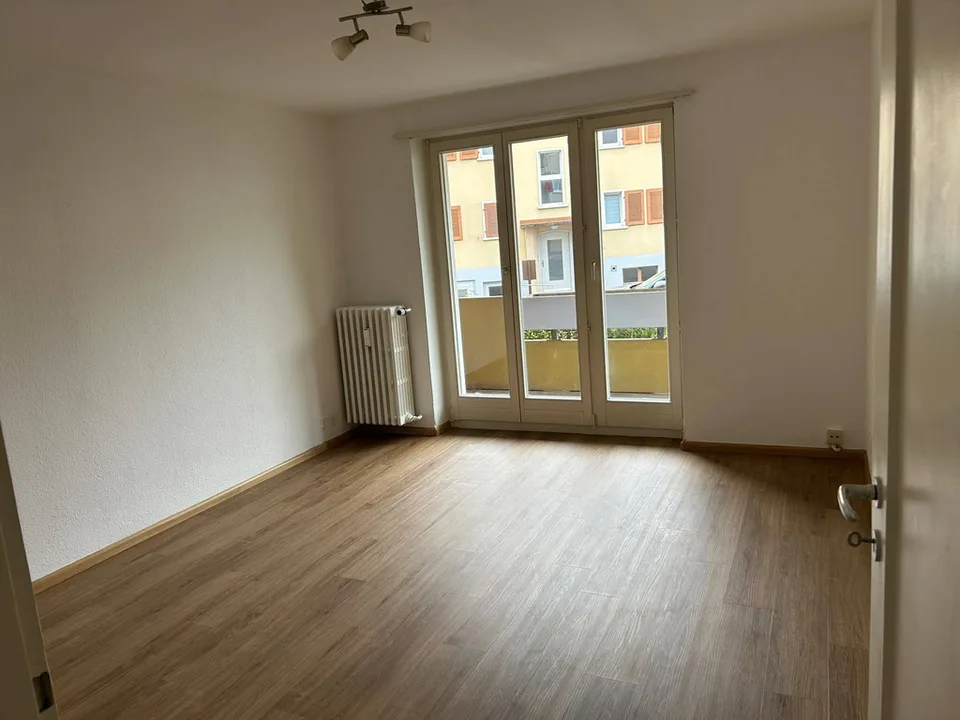 Frisch sanierte 3-Zimmer-Wohnung mit Balkon im Herzen von Reinach – Foto 5 von 8