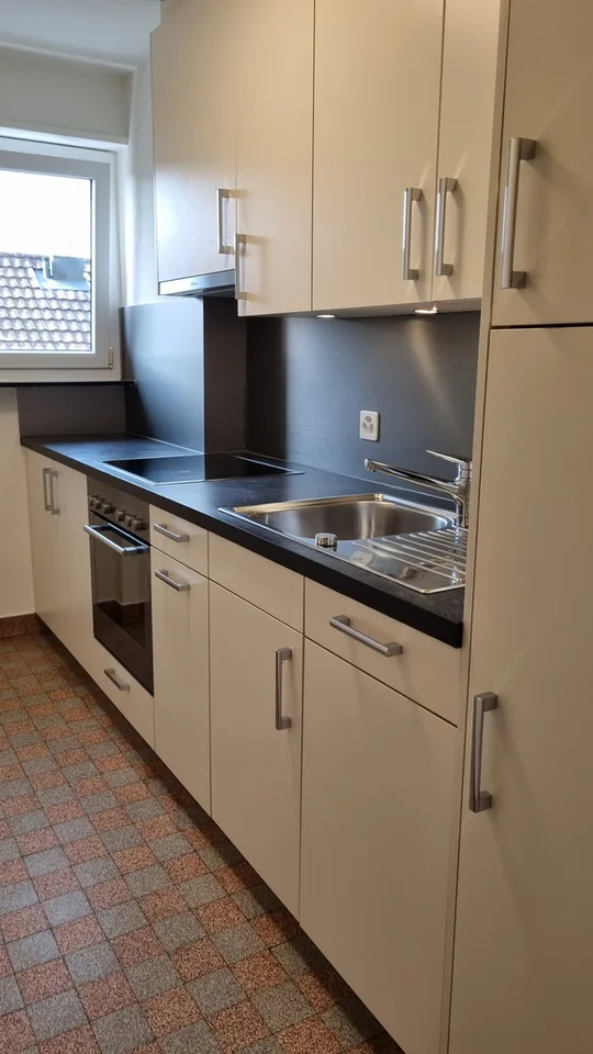 Charmante 2-Zimmer-Wohnung mit Balkon nahe der Birs – Foto 4 von 8