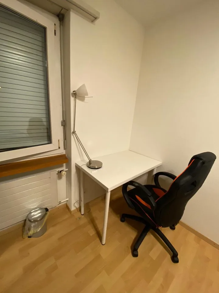 Eingerichtetes Zimmer in einer Wohngemeinschaft in Winterthur – Foto 2 von 3