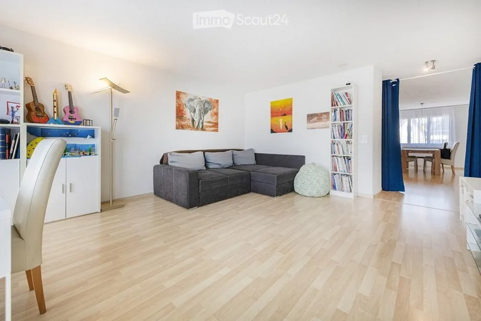 Stilvolles Wohnen in Baar: Großzügige 3-Zimmer-Wohnung (98 m²) mit Balkon in ruhiger, zentraler Lage – Foto 3 von 13