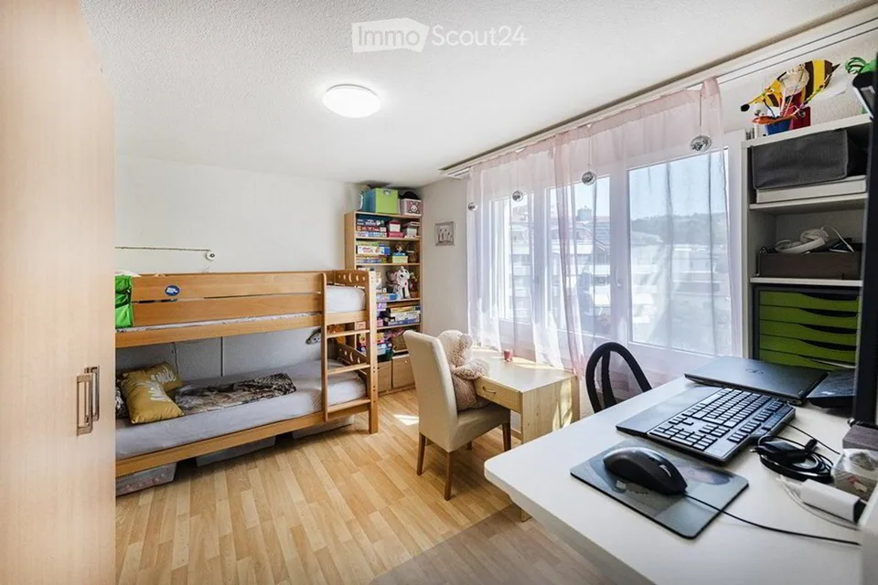 Stilvolles Wohnen in Baar: Großzügige 3-Zimmer-Wohnung (98 m²) mit Balkon in ruhiger, zentraler Lage – Foto 6 von 13