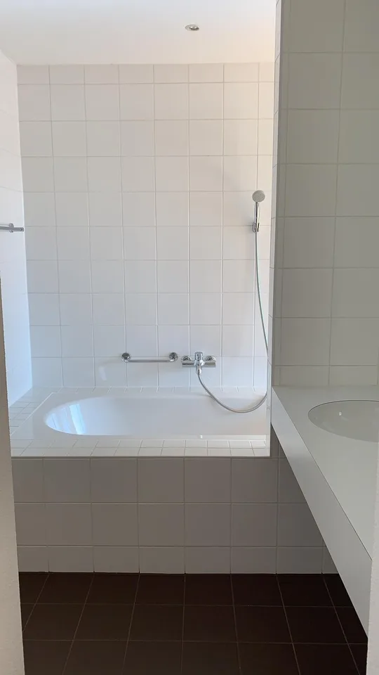 Lichtdurchflutete 2.5-Zimmer-Maisonettewohnung mit grosser Terrasse in Wallisellen – Foto 10 von 13