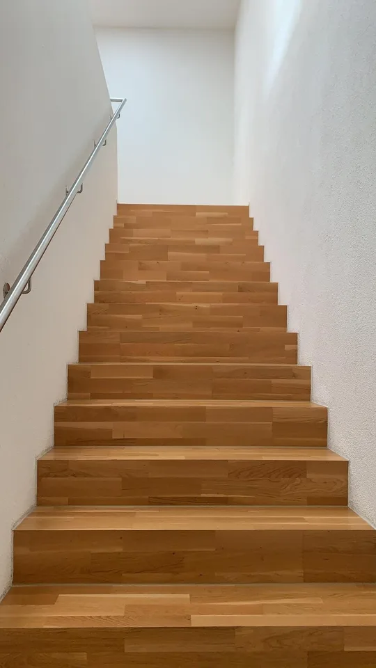 Lichtdurchflutete 2.5-Zimmer-Maisonettewohnung mit grosser Terrasse in Wallisellen – Foto 7 von 13