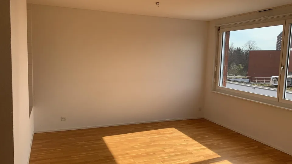 Lichtdurchflutete 2.5-Zimmer-Maisonettewohnung mit grosser Terrasse in Wallisellen – Foto 12 von 13