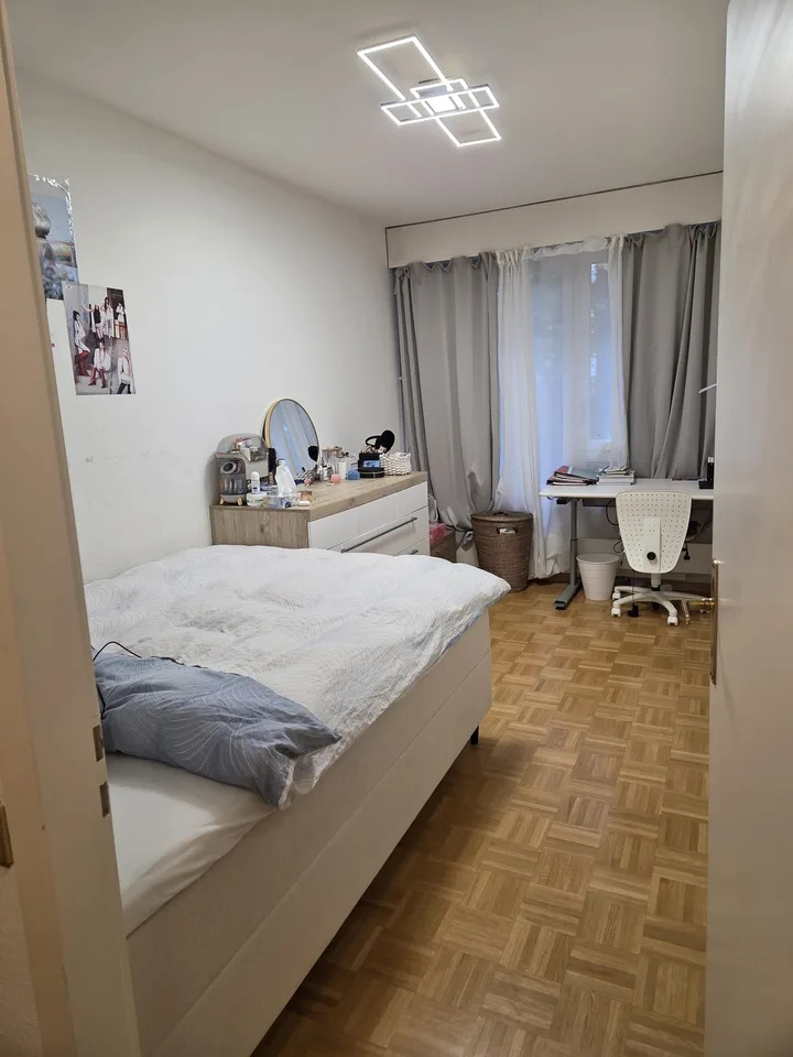 Schönes 6-Zimmer-Apartment mit 108 m², 2 Balkonen und Parkblick – Foto 5 von 7