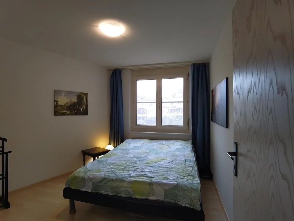 Möblierte 3.5-Zimmer-Wohnung mit Balkon, 1.12.-31.1., CHF 2'600 inkl. alles – Foto 4 von 10