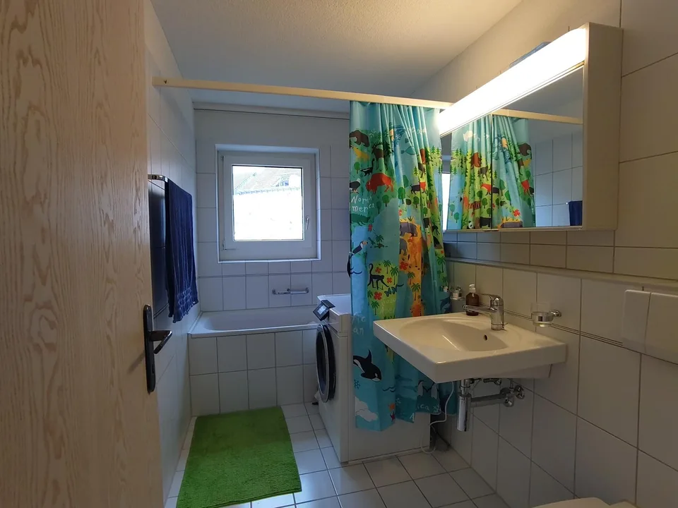 Möblierte 3.5-Zimmer-Wohnung mit Balkon, 1.12.-31.1., CHF 2'600 inkl. alles – Foto 8 von 10