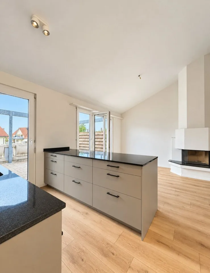 Premier occupant après rénovation complète Appartement de 4,5 pièces lumineux avec cheminée – photo 4 sur 8