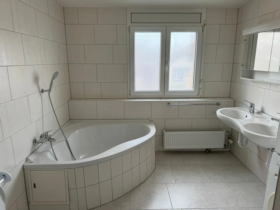 Helle 4-Zimmer-Maisonettewohnung in Birsfelden zu vermieten – Foto 7 von 11