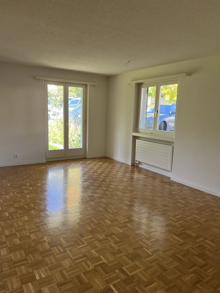 Frisch renovierte 3.5-Zimmerwohnung mit eigenem Gartensitzplatz in Oberengstringen – Foto 9 von 13