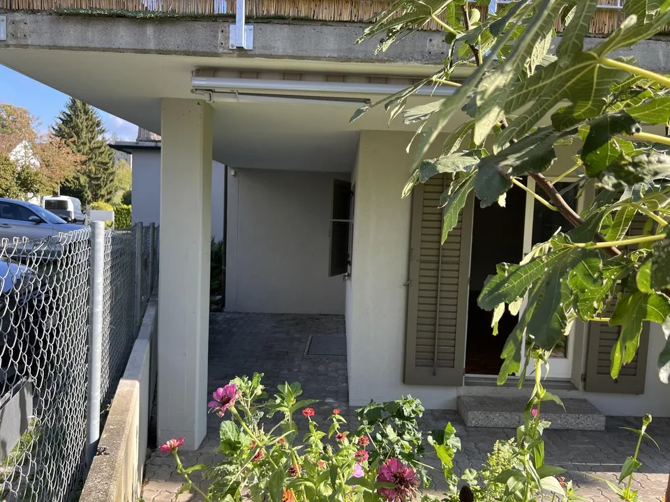 Frisch renovierte 3.5-Zimmerwohnung mit eigenem Gartensitzplatz in Oberengstringen – Foto 12 von 13