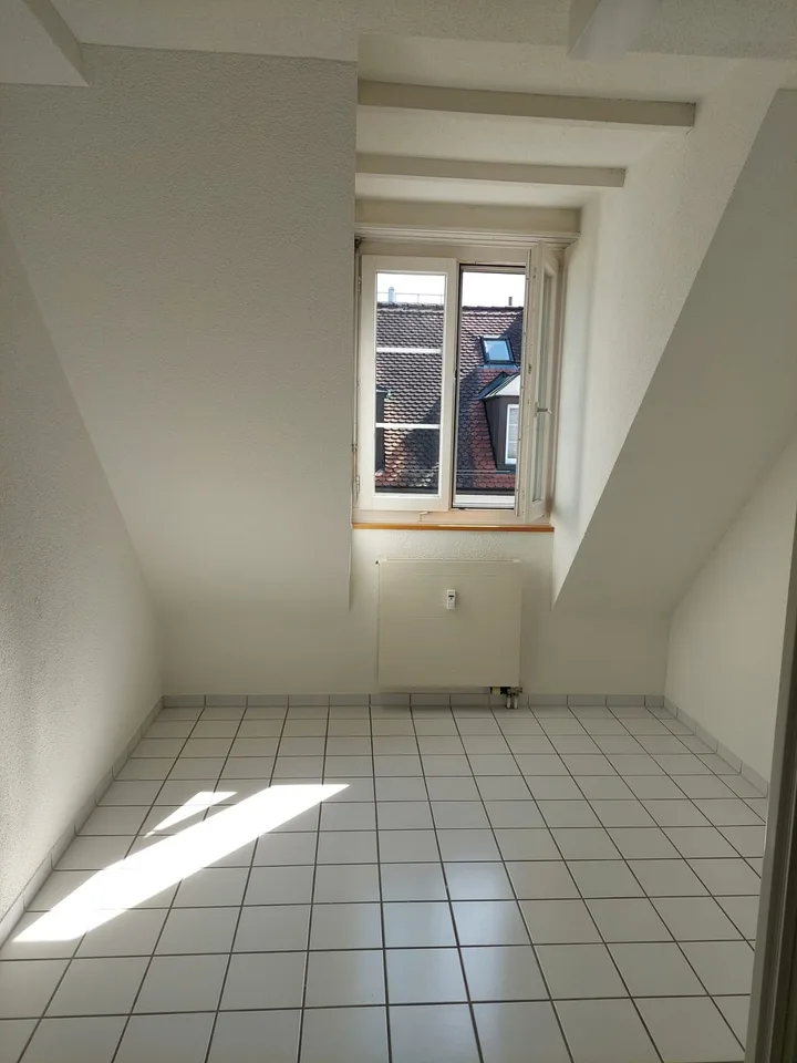 Charmante 2-Zimmer-Dachwohnung (62 m²) zentral und nur 5 Min. vom Hauptbahnhof Winterthur – Foto 5 von 6