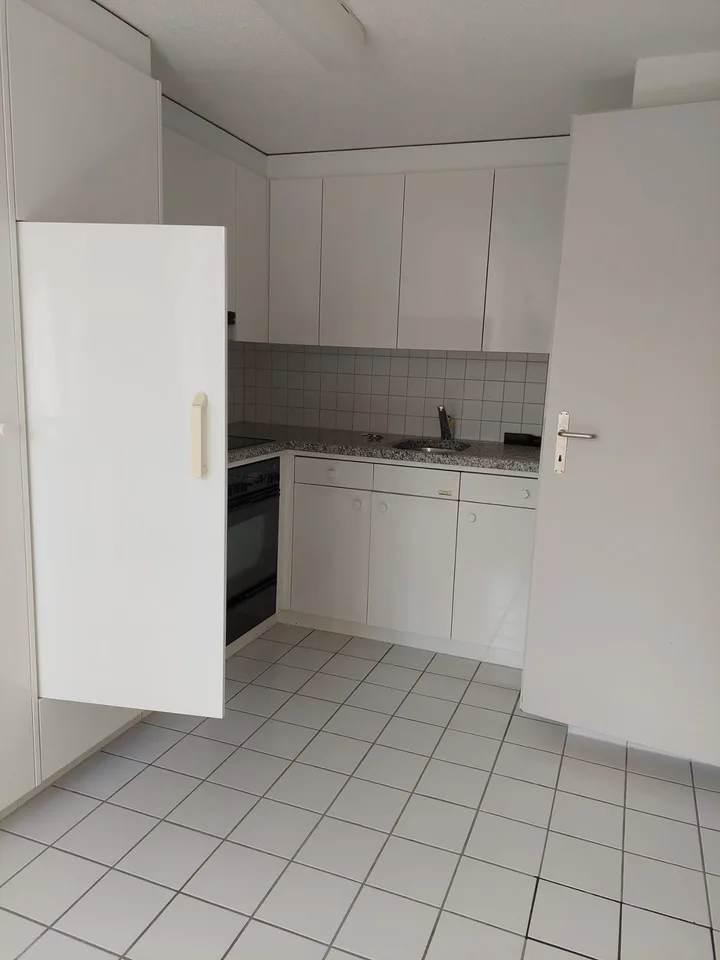 Charmante 2-Zimmer-Dachwohnung (62 m²) zentral und nur 5 Min. vom Hauptbahnhof Winterthur – Foto 3 von 6
