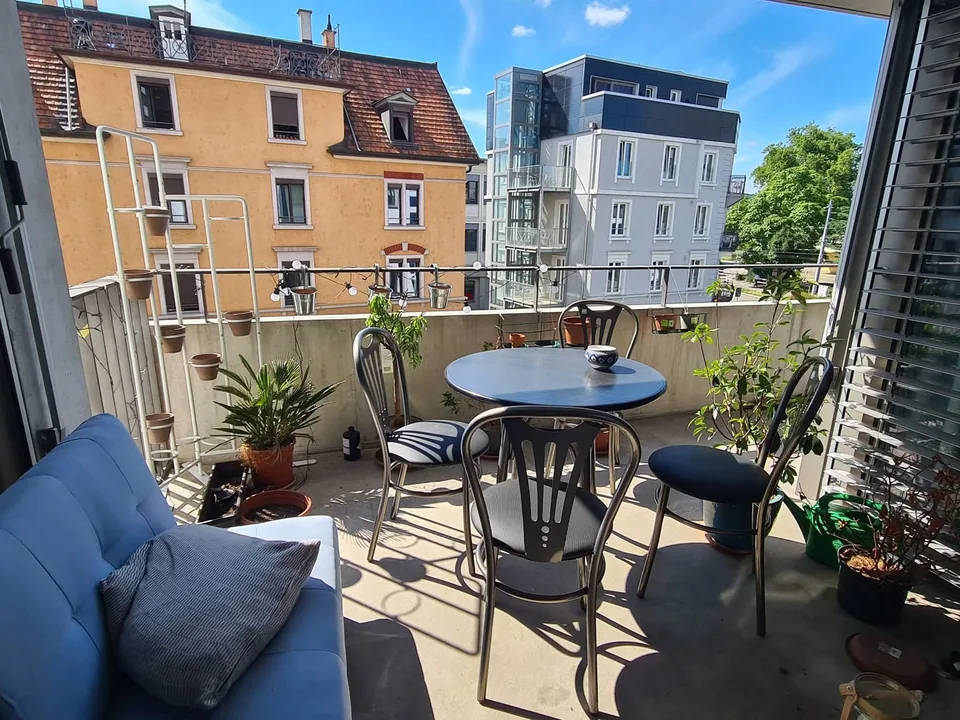 Schöne 2,5-Zimmer-Wohnung in Altstetten (Zürich) mit sonnigem Balkon – Foto 2 von 10