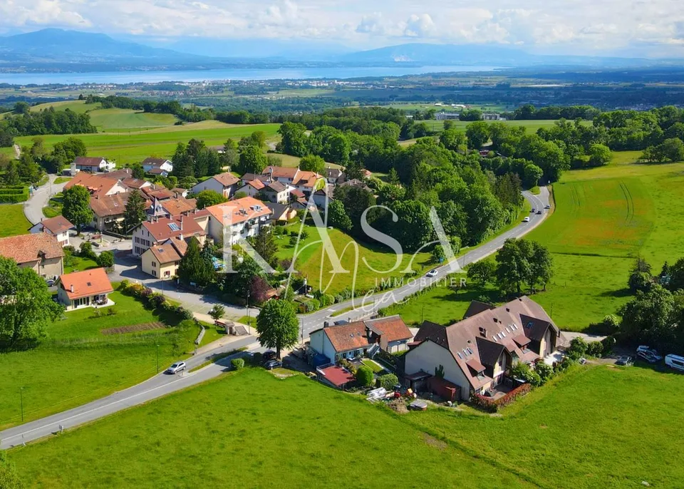 Spacieux duplex traversant - Locataire en place et revenu immédiat