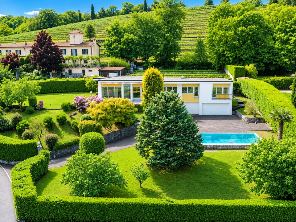 Incantevole villa dalle linee armoniose e moderne, immersa nei vigneti