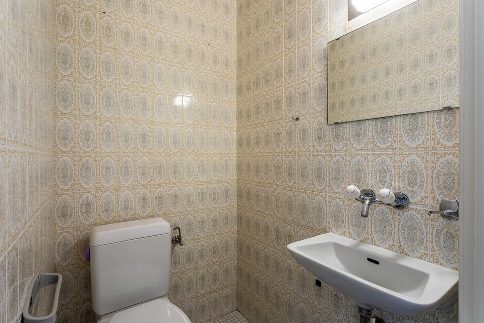 Im Herzen einer grünen Umgebung entdecken Sie diese geräumige 4,5-Zimmer-Wohnung mit Balkon. – Foto 4 von 10