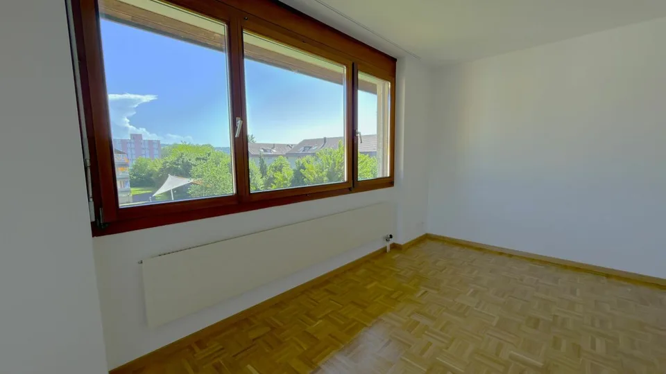Ampio Appartamento Maisonette Ristrutturato 5.0 con Balcone in una Posizione Tranquilla a Solothurn