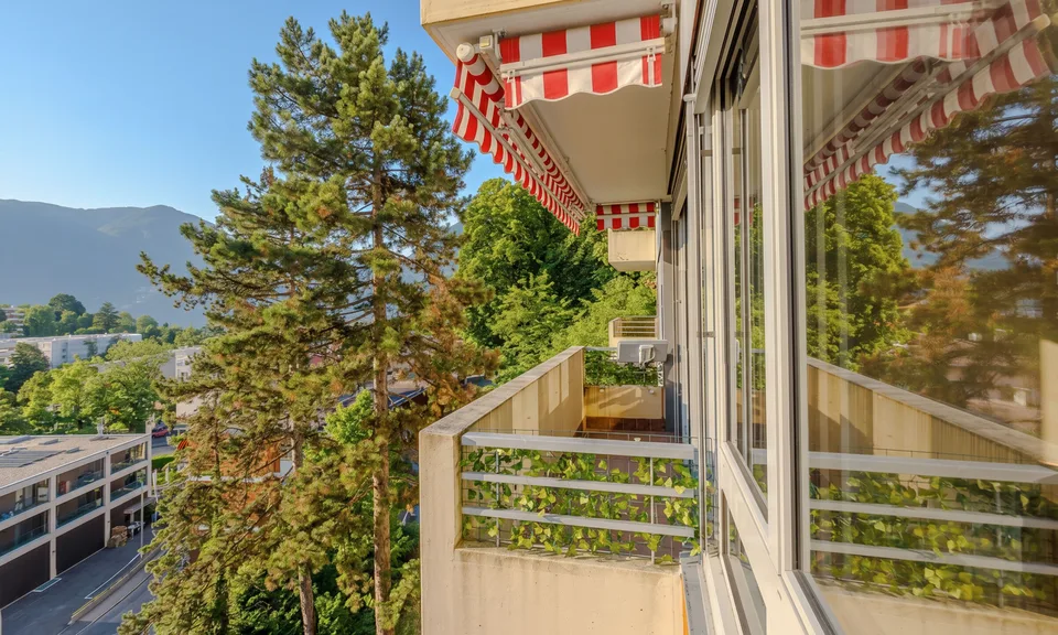 GRANDE 4.5 LOCALI CON BALCONE E PISCINA A LUGANO CENTRO
