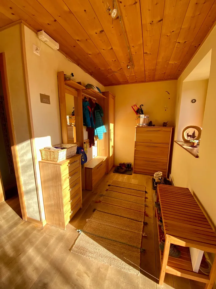Spacieuse maison avec jardin, écurie, grange / Geräumiges Haus mit Garten, Stall, Scheune