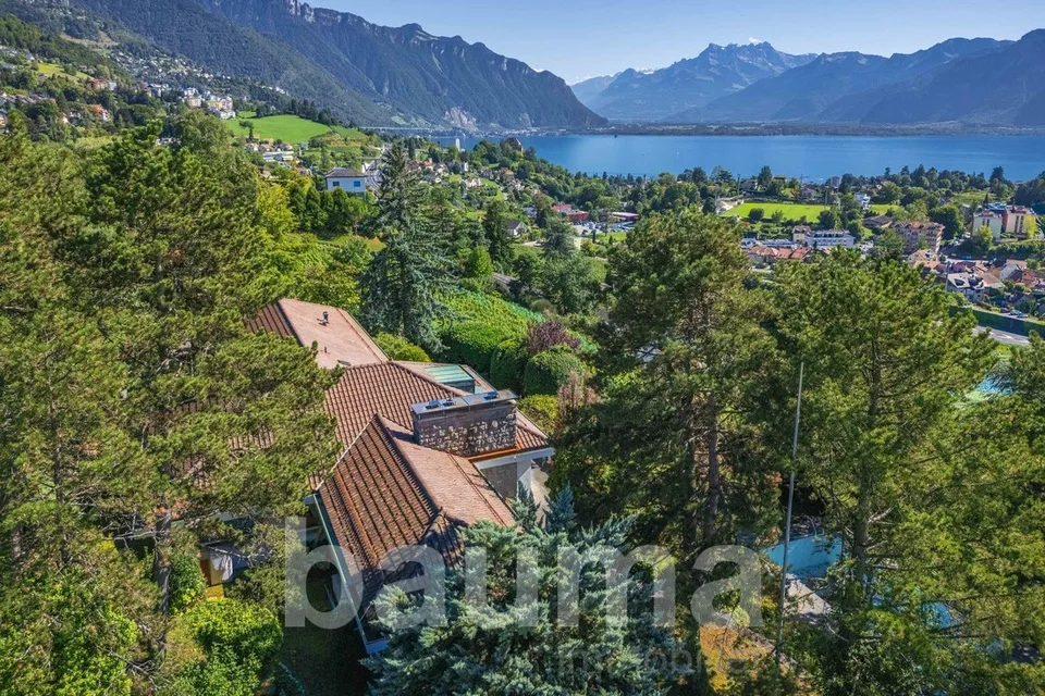 Villa sur un niveau de vie avec vue et piscine