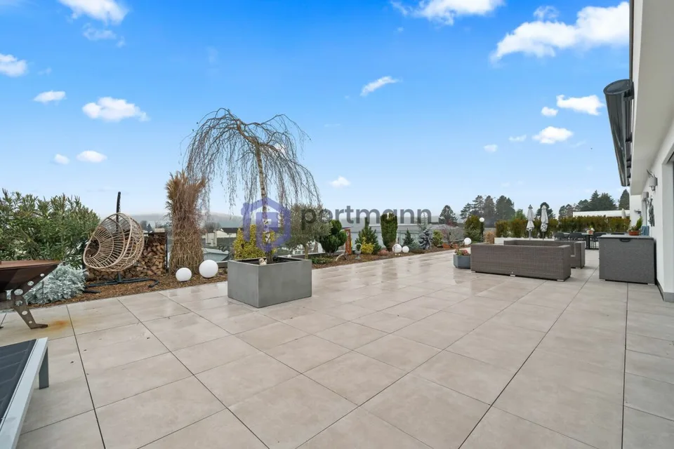 Wohnen wie in einem Haus; einfach pflegeleichter: exkl. Attika-WG mit div. Extras wie Riesen-Terrasse, Lift mit direktem Zugang in die Wohnung, übergrossen Parkplätzen, sep. Hobby-Raum etc.