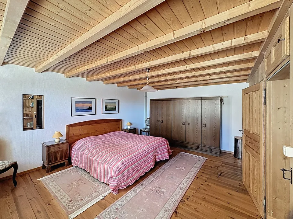 Maison mitoyenne rénovée avec bâtiment 6 studios revenus CHF 52'000.- – Foto 11 von 23