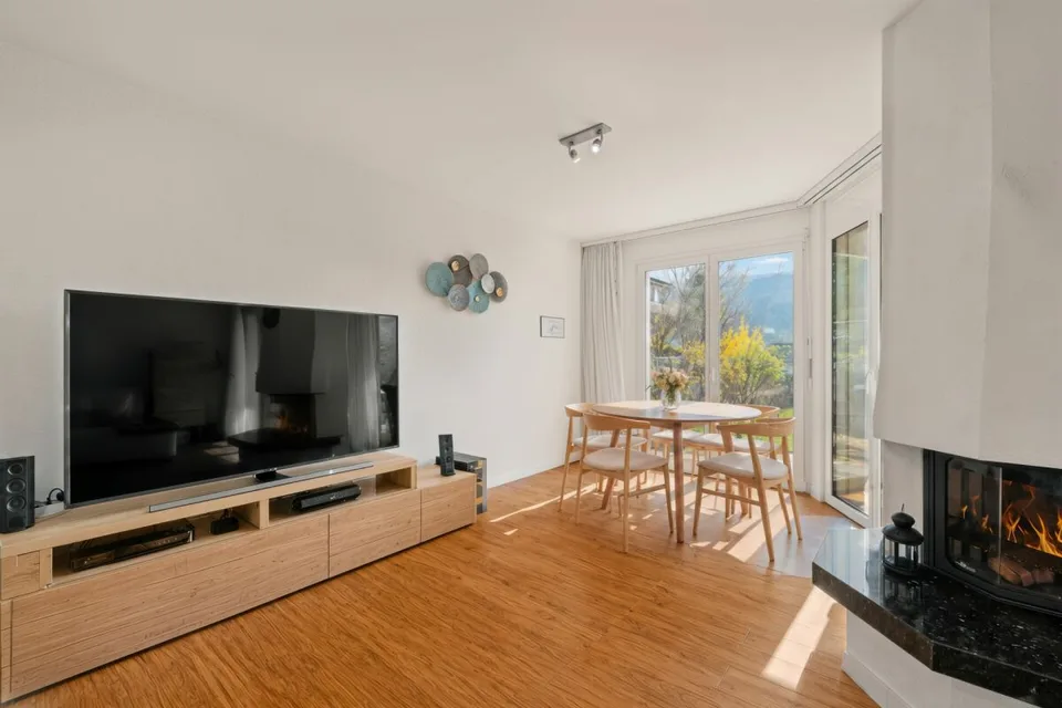Grosszügiges 6.5-Zimmer Einfamilienhaus mit Pool & Wintergarten – Foto 7 von 29