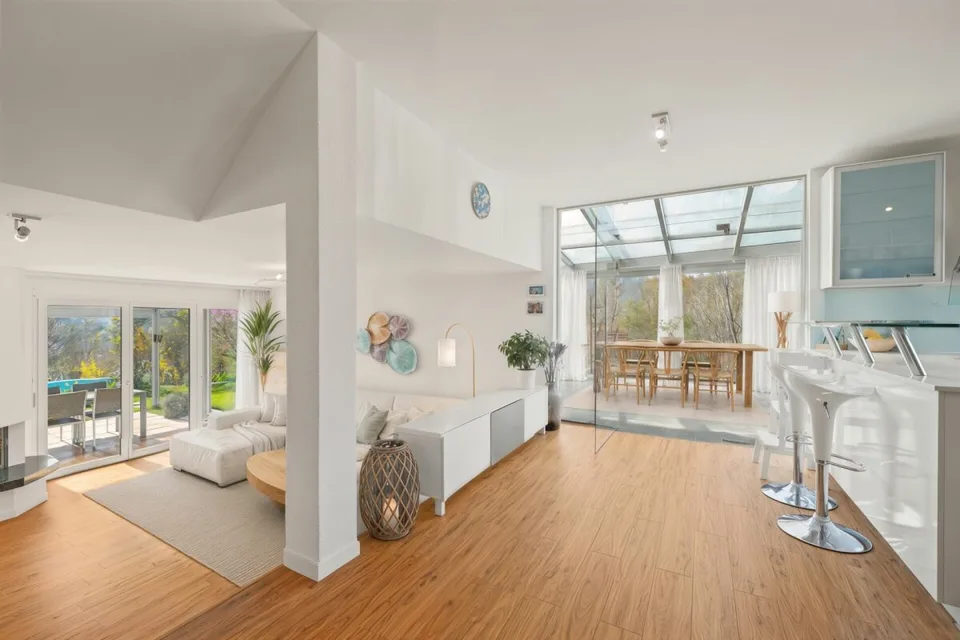 Grosszügiges 6.5-Zimmer Einfamilienhaus mit Pool & Wintergarten – Foto 2 von 29