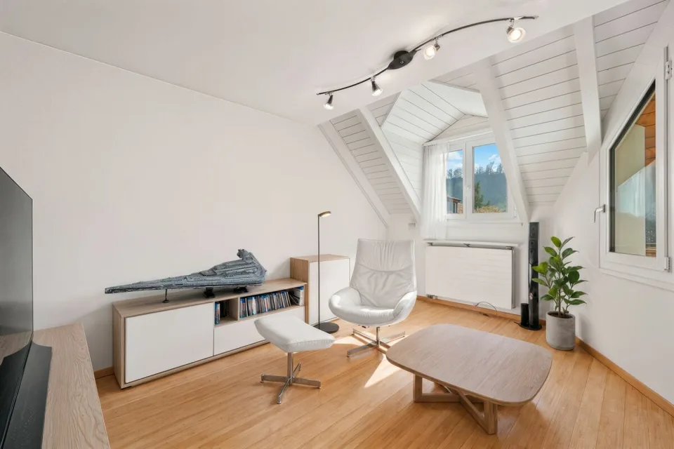 Grosszügiges 6.5-Zimmer Einfamilienhaus mit Pool & Wintergarten – Foto 9 von 29