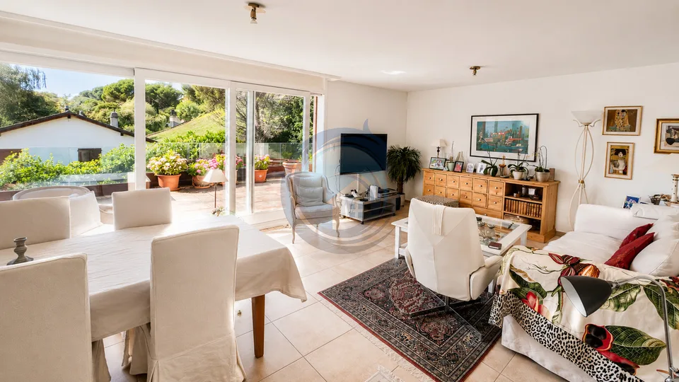 MAGNIFIKANTE 4.5-ZIMMER-PENTHOUSE MIT PANORAMABLICK AUF DEN SEE