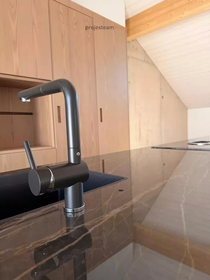 Neues Apartment - Duplex-Dachgeschoss mit Charakter und Charme, verstärkt durch doppelte Deckenhöhen