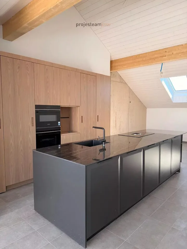 Neues Apartment - Duplex-Dachgeschoss mit Charakter und Charme, verstärkt durch doppelte Deckenhöhen