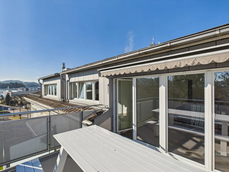 Dreamlike 4.5-Room Penthouse Apartment in Prime Location
