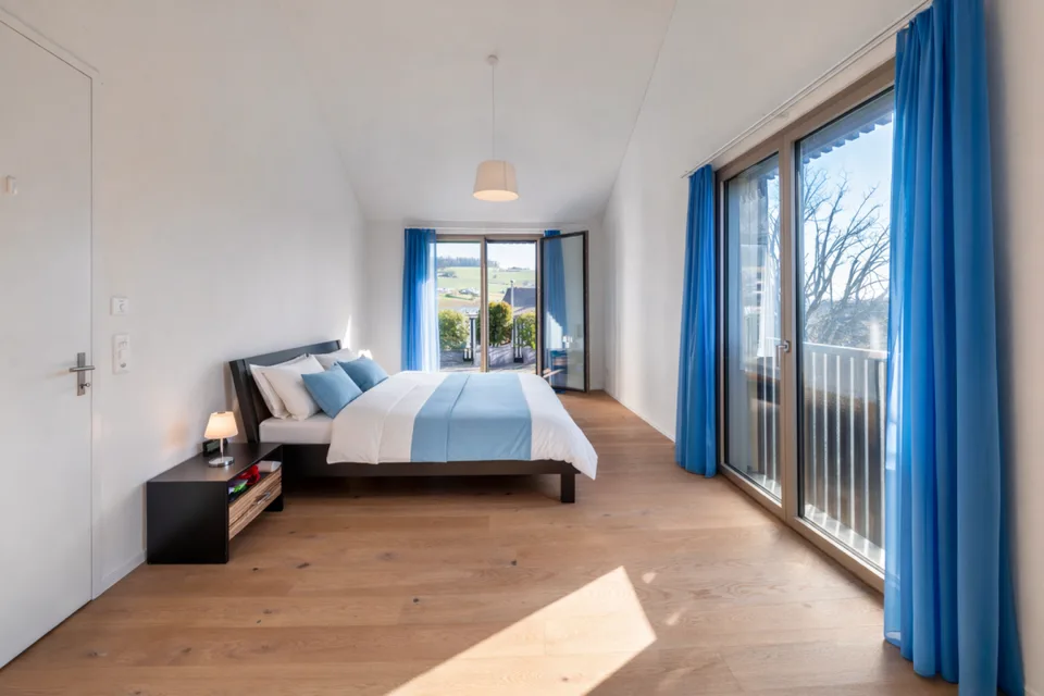 APPARTEMENT ATTIQUE MODERNE 5,5 PIÈCES | ENSOLEILLÉ | VUE PANORAMIQUE – photo 7 sur 14