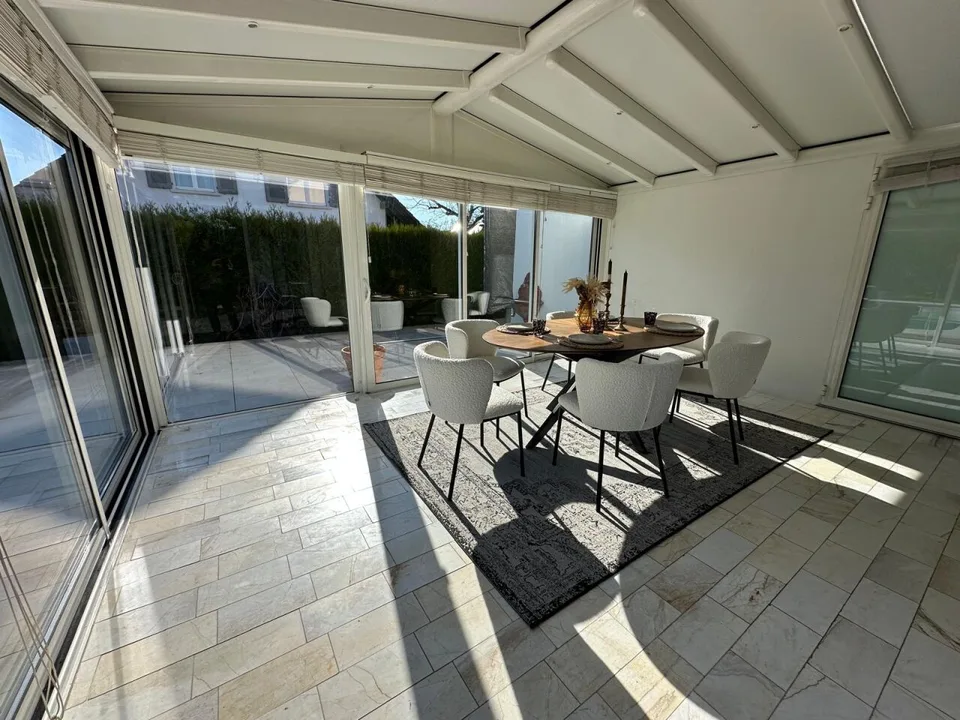 Wunderschöne Doppelhaushälfte / 4 Schlafzimmer / 3 Bäder / Garten / Pool