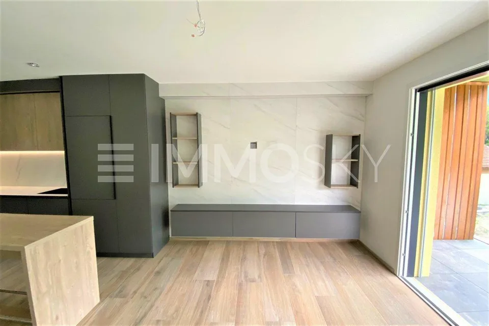 Elegant in a strategic position with river view
