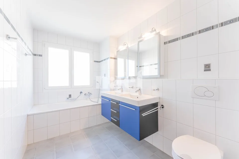Wohnung mit 4.5 Zimmern im 2. Stock mit Balkon zu verkaufen in Freiburg – Foto 8 von 17