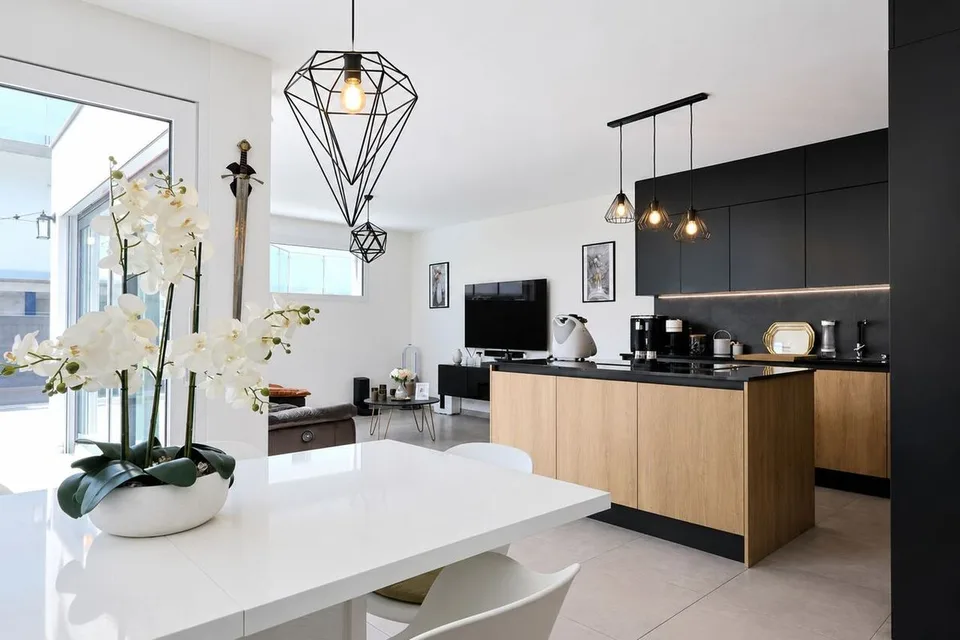 A RARE PROPERTY COMBINING CHARM, SPACE, AND QUALITY – photo 3 of 13