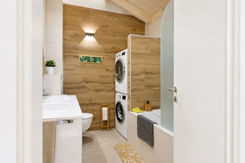 A RARE PROPERTY COMBINING CHARM, SPACE, AND QUALITY – photo 10 of 13
